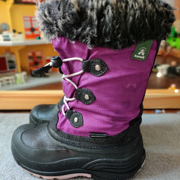 UGG Boots - Picture 13 of 13